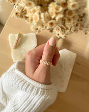 Load image into Gallery viewer, Daisy Chain Ring