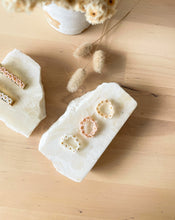 Load image into Gallery viewer, Daisy Chain Ring